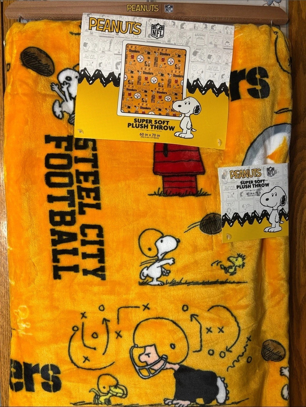 Peanuts Super Soft Plush Throw Steelers Throw in Gold & Black NWT